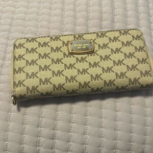 Michael kors wallet